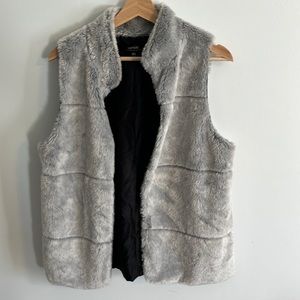 Kensie gray blue fuzzy vest size M